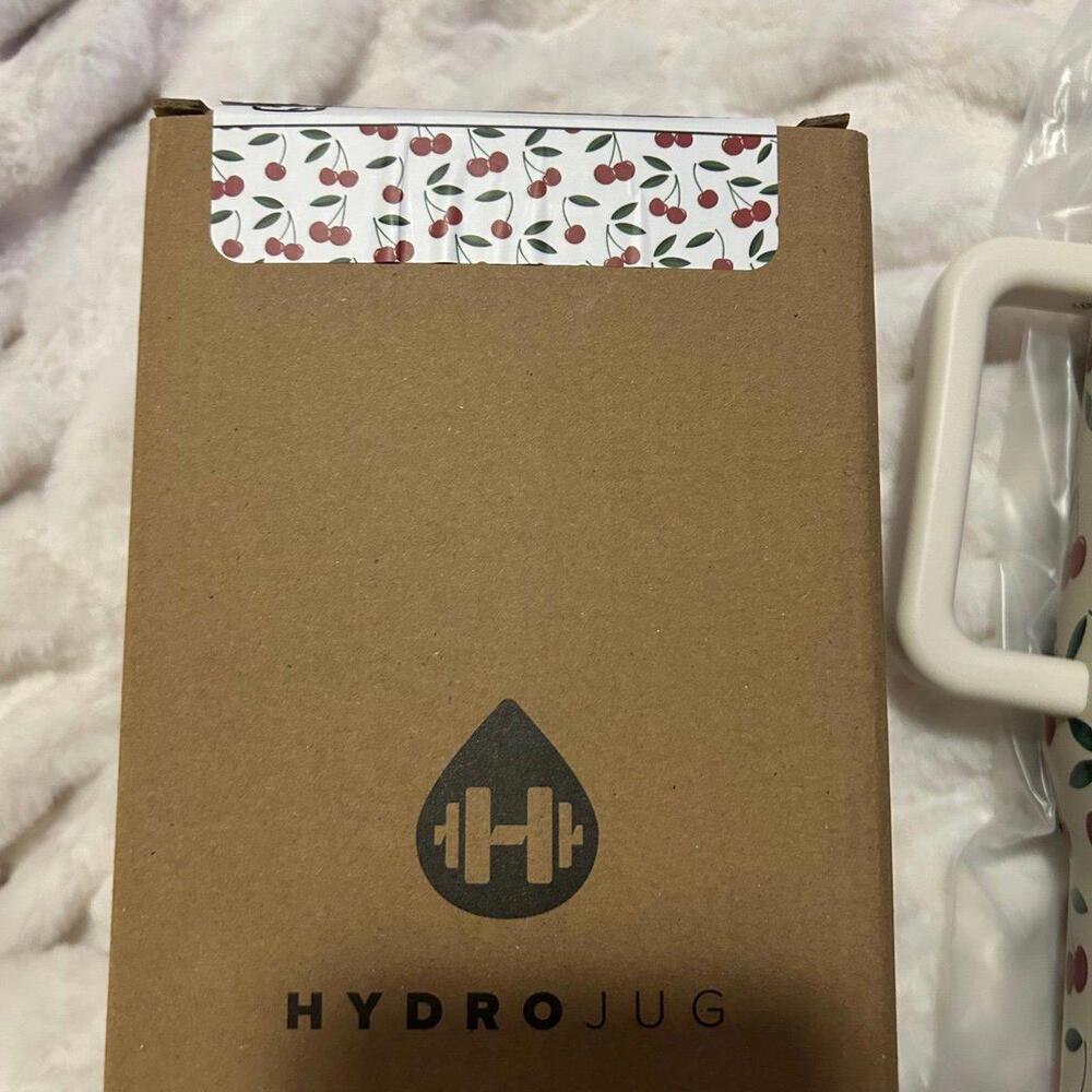 Hydrojug limited edition Cherries 40 oz BNIB - Picture 3 of 6